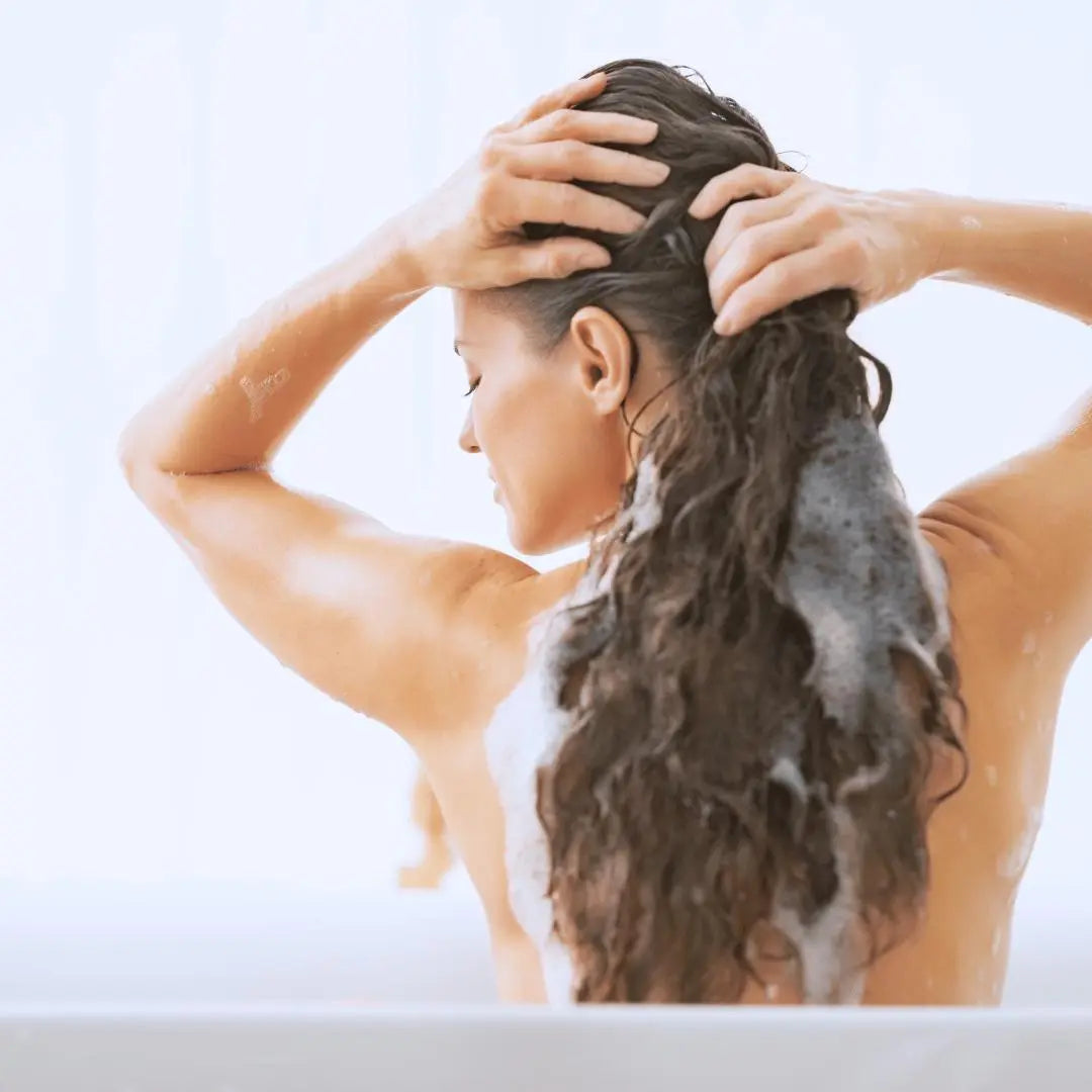 Lavage des cheveux : trouvez la fréquence parfaite pour votre type de cheveux LAO Care
