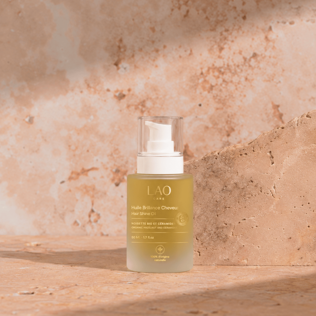 Olio Illuminante Capelli LAO Care, flacone in vetro con pompa da 50 ml su pietra beige